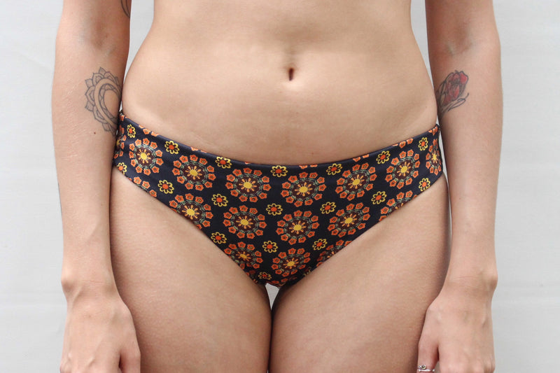 Nikki Bottoms - Midnight Retro Floral