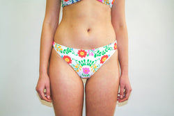 Nikki Bottoms – Folk Embroidery
